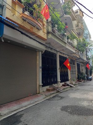 giá hời 10 tỷ có nhà phạm văn đồng, 43m2, oto đậu cửa, ngõ thông tứ tung