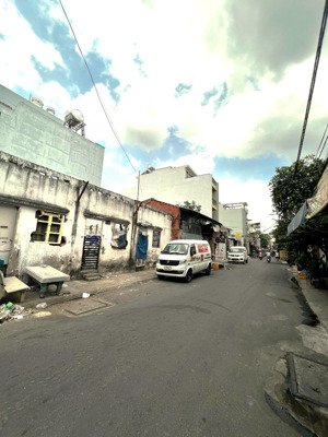 bán nhà mặt tiền góc khu chợ tân hương dt 9x14.7m giá chỉ 13 tỷ