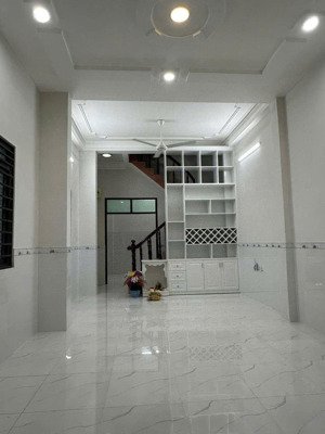 bán nhà góc 2 mt lê quang sung q6 (4,2x12) 3 tầng. hdt 28 triệu. giá 10,8 tỷ