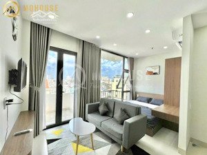 [giống hình 100%] studio balcony 40m2 - city view, nội thất xịn, thang máy - gần ngã tư hàng xanh