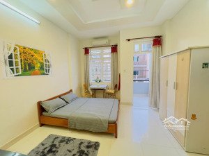 cho thuê căn hộ ban công giải phóng, tân bình - gần sân bay, vòng xoay lăng cha cả, vaa, ufm