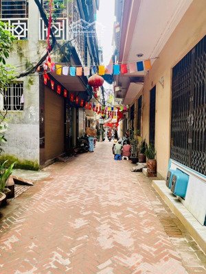 bán nhà tặng đất 35m2 thụy khuê tây hồ 7 tỷ ngõ nông ba gác đua nhau