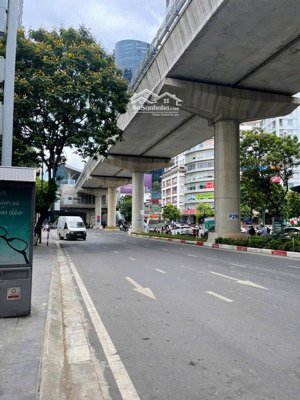 bán nhà phố cầu giấy, dt 145m2 mt 7.4m, khu phân lô, ngõ ô tô, gara, ở yên tĩnh, 40.5 tỷ