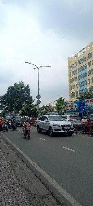 chủ nhiệt bán nhà mặt tiền đường lạc long quân, tân bình, diện tích 131m2 giá quá rẻ chỉ 15.99ty