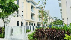 chính chủ quỹ căn bt 180m2, 198m2, góc 250m2. hướng đn, mt 9m, gần vườn hoa, rẻ hơn cđt vài tỷ