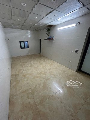 bán căn hộ tập thể nhân hoà nhân chính giá chỉ 3 tỷ.