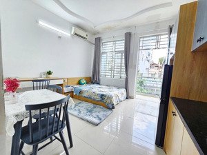 cho thuê phòng 35m2 ban công máy giặt riêng full nội thất ngay nơ trang long gần chợ bà chiểu
