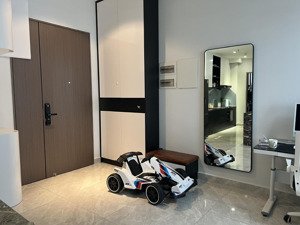 bán căn 2pn midtown m8 ban công đông nam có ô xe hơi giá tốt- lh: 