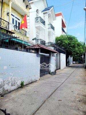 bán nhà mới đẹp kế chợ bình chánh 4pn khu phân lô xe hơi đậu cửa nhỉnh 2tỷ 