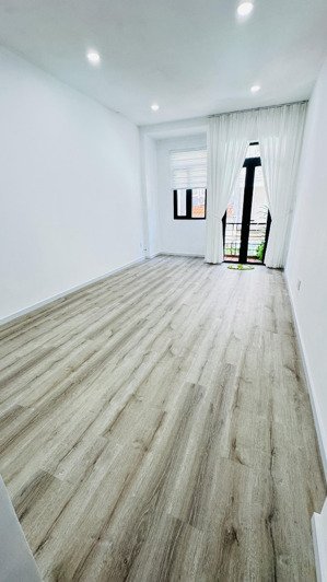 bán nhà 2 lầu mặt tiền đường số quận 4