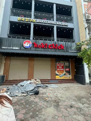 hiếm! cho thuê nhà măt phố trung kính to, 100m x 4 tầng, mặt tiền : 8m , có thang máy, via hè rộng