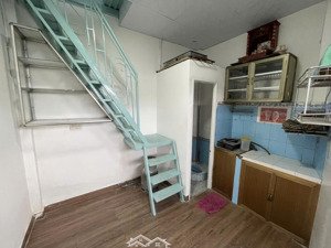 cho thuê phòng ở biệt lập có gác, có ban công thoáng mát, giá ưu đãi cho hssv