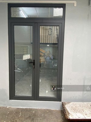 bán nhà căn đôi đường cmt8, p.8, q3 - nhà đã sửa mới đẹp, sổ hồng đầy đủ - giá 3,65 tỷ.