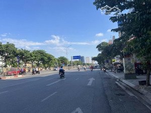 chuyển nhượng lô đất mặt phố giải phóng- lê thanh nghị. 880m 5 tầng mt 30m 2 mặt phố.lh: 