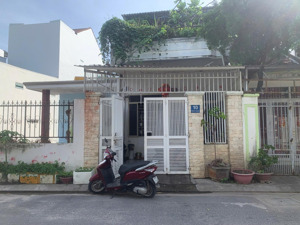 giá 6 tỷ, bán nhà kiên cố 2 tầng, mặt tiền đường đặng dung, khu công chức an ninh, ô tô đậu cổng