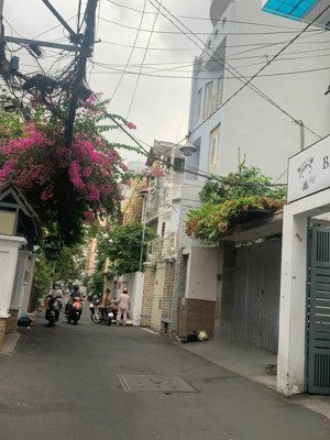 cực hiếm, chỉ 9,7 tỷ có nhà hxh tránh nhau lê văn sỹ, quận 3, vuông vức, 50m2, tiện xây lại