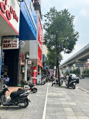 mặt phố lô góc vỉa hè đá bóng kinh doanh đỉnh của đỉnh, quang trung hà đông.