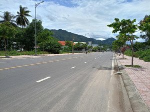 lô góc (full thổ cư), mặt tiền phong châu, xã vĩnh thái, nha trang. dt 186 - ngang 7m. giá 52 tr/m2