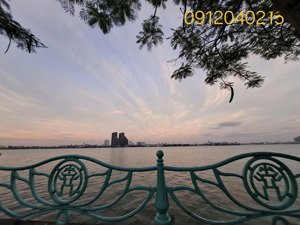 bán nhà hoa hậu tây hồ - view hồ tây ngõ thông - sẵn dòng tiền - full nội thất xịn sò - thang máy