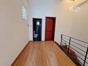 chính chủ bán gấp, hẻm xe hơi trước cửa, 50m2, chỉ 4,5 tỷ. ở hoặc cho thuê.