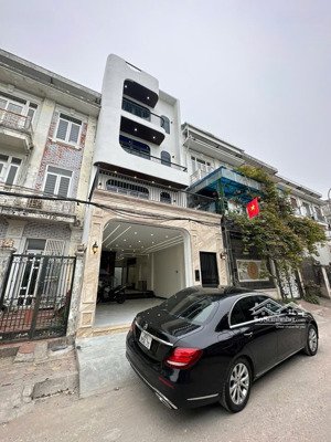 chính chủ bán biệt thự khu liền kề đức giang (90m2 ,4 tầng nội thất hiện đại full công năng)