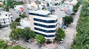 bán lỗ 1tỷ căn góc toà nhà trung tâm hành chính dĩ an.cho thuê 50tr/tháng.có hầm phố kinh doanh