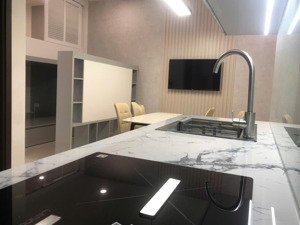 cho thuê căn hộ dt 35m2 the tresor , nhà trống ở ngay