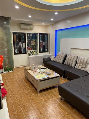 cho thuê nhà mặt ngõ ngay nhà hát lớn - ngõ rộng ô tô đỗ cửa - giá thuê cực tốt