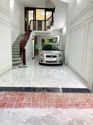 100m ra ubnd xã thanh liệt, gara ô tô, dt52m2 6 tầng giá 10.5 tỷ