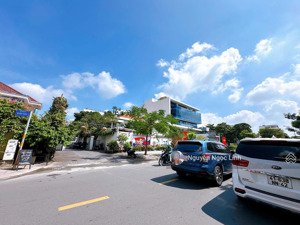 giữa trốn huyên náo xuân thuỷ ẩn mình căn villa sân vườn hồ bơi luxury an ninh 24/24