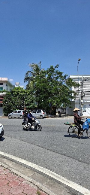 bán lô đất mặt đường ngô gia tự.. lô góc 1 mặt đường..1 mặt ngõ..vị trí đẹp + diện tích 91m + 20m