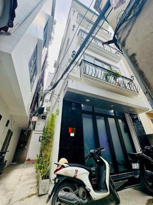 bán nhà lô góc cạnh đại học giao thông! 46m2 3 tầng. 20m ra ô tô, 30m ra mặt phố cầu giấy