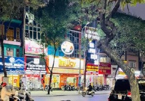 bán nhà mặt phố hàng bún, dt 140m2 x 3 tầng, mặt tiền 10m, lô góc, giá 80 tỷ.