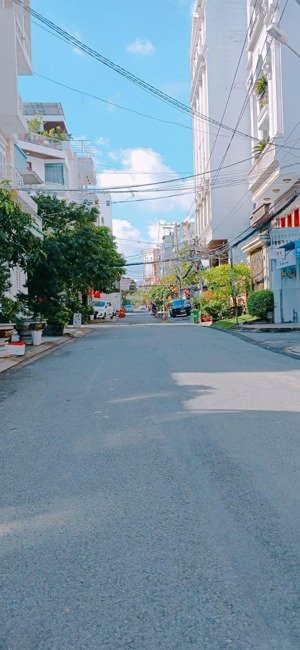 chủ chuyển về penhouse thảo điền bán lại nhà 3tầng mai văn vĩnh quận7 90m2 nhỉnh 7 tỷ thương lượng