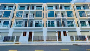 nhà phố xây sẵn 6x18, giá 5 tỷ (full giá 100%), giá tốt nhất để đầu tư. lh em phước 