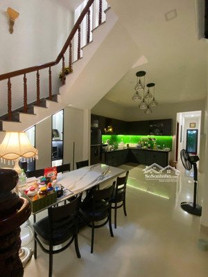 cần bán gấp căn nhà 2 tầng mặt tiền đường nguyễn khang quận thanh khê tp đà nẵng.
