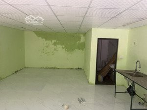 chính chủ cho thuê nhà khu dãn dân bl triều khúc. diện tích 50m mặt tiền 5m 1 tầng 1 gác xép 2wc