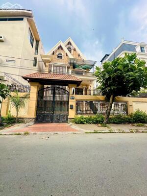 Bán Biệt Thự Thảo Điền 4 Tầng DT:382m2(15mx26m) Vị Trí Đẹp-Giá 90 Tỷ Thương Lượng