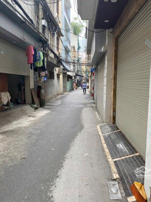 bán nhà phố cầu giấy ,30m2 5 tầng ngõ to gần phố chỉ 7,55 tỷ