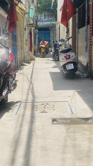 chỉ nhỉnh 7 tỷ có nhà 97m2 gần mặt tiền âu cơ - ngang 5.7m nở hậu 6.5m dài 19m nhà cũ đúc thật.