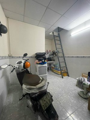 cho thuê p trọ dt:3x6 giá 2,5tr/thg lầu ,hbc,tđ, 