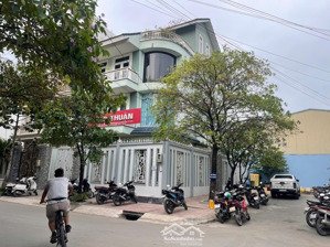 bán căn biệt thự góc 2mt dt 10x17m 3 tầng bhh,bình tân gần ql 1a.