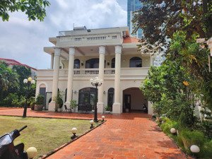 cho thuê villa 1000m² an phú, quận 2 ,hồ bơi, sân vườn rộng, phòng xông hơi, bồn tắm, an ninh24/7