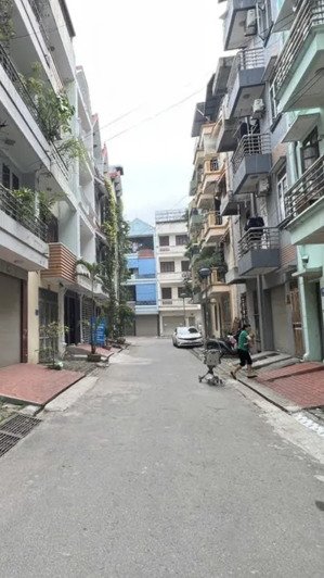 cực hiếm trung tâm hà đông
dt 40m*5tầng mặt tiền 5m phân lô lô góc thang máy ô tô đỗ cửa