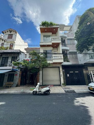 mtkd đường 14m thành công. dt: 4x18m. 3.5 tấm. giá: 12.6 tỷ