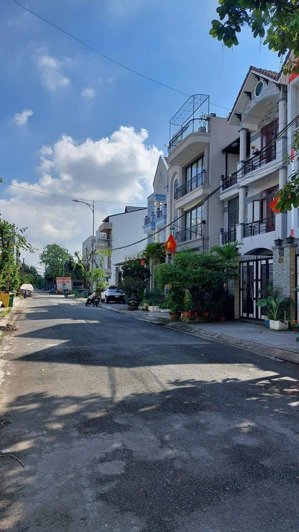 bán đất kdc số 1.phường thạnh mỹ lợi.quận 2.gần chợ.trường học.dt 8x17.5m. 10x17.5m. giá 120 tr/m2.