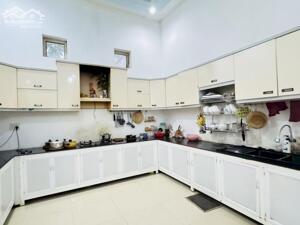 Bán biệt thự sân vườn 1200m2 đường N2, Eatu, Buôn Ma Thuột, gía tốt.