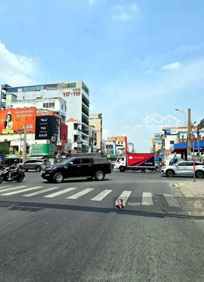 siêu hiếm mua nhà tặng đất - ngang 5.5m 2 tầng ngay ngã tư hàng xanh giáp q. 1, chỉ 107tr/m2