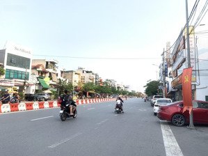 cho thuê nguyên toà mt: 10m dt: 150m2 phố hồ sen vỉa hè rộng, nhận diện tốt.