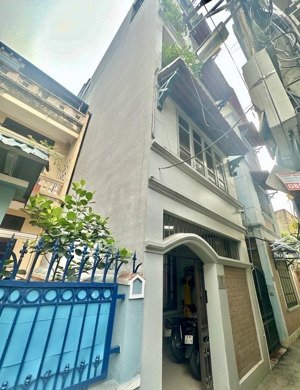 lạc long quân - dân xây chắc chắn - ngõ nông - chủ nhà quan chức - tặng nội thất tiền tỷ